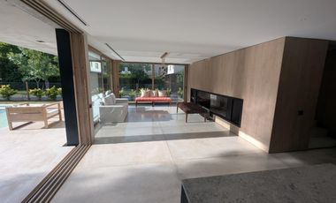 TEMPORADA ENERO 2026. Casa racionalista! 3 dormitorios en suite . Fogonero. 3 sectores picinas.