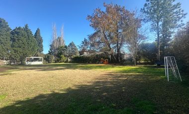 “Tu futuro hogar, en un entorno seguro y natural – Terreno parquizado en Kentucky”