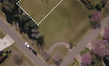 “Tu futuro hogar, en un entorno seguro y natural – Terreno parquizado en Kentucky”