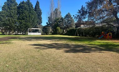 “Tu futuro hogar, en un entorno seguro y natural – Terreno parquizado en Kentucky”