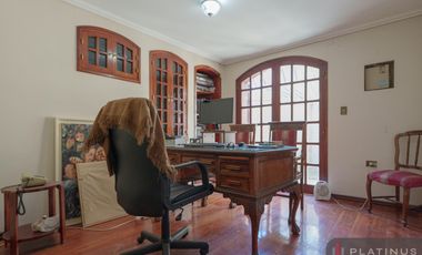 Casa en Venta de 8 Dormitorios, 688m2, Apto Crédito - Barrio Cerro Chico