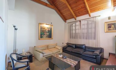 Casa en Venta de 8 Dormitorios, 688m2, Apto Crédito - Barrio Cerro Chico