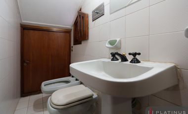 Casa en Venta de 8 Dormitorios, 688m2, Apto Crédito - Barrio Cerro Chico