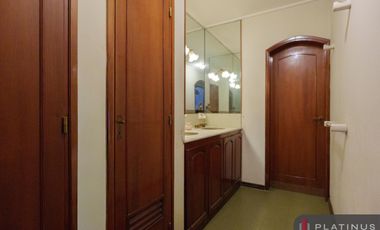 Casa en Venta de 8 Dormitorios, 688m2, Apto Crédito - Barrio Cerro Chico