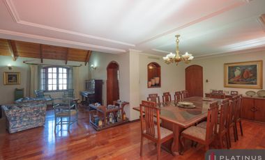 Casa en Venta de 8 Dormitorios, 688m2, Apto Crédito - Barrio Cerro Chico