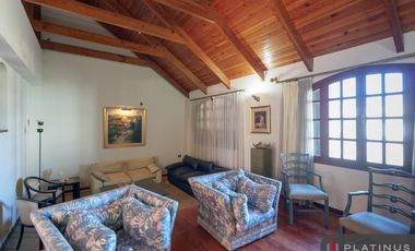 Casa en Venta de 8 Dormitorios, 688m2, Apto Crédito - Barrio Cerro Chico