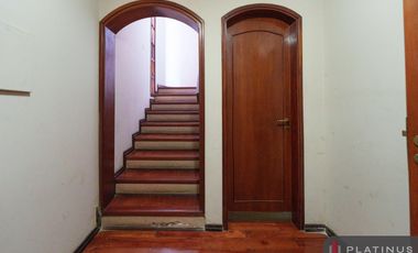 Casa en Venta de 8 Dormitorios, 688m2, Apto Crédito - Barrio Cerro Chico