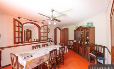 Casa en Venta de 8 Dormitorios, 688m2, Apto Crédito - Barrio Cerro Chico