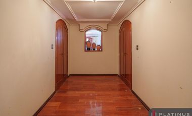 Casa en Venta de 8 Dormitorios, 688m2, Apto Crédito - Barrio Cerro Chico