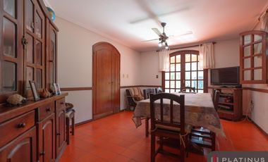 Casa en Venta de 8 Dormitorios, 688m2, Apto Crédito - Barrio Cerro Chico