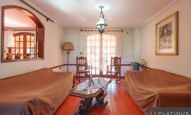 Casa en Venta de 8 Dormitorios, 688m2, Apto Crédito - Barrio Cerro Chico