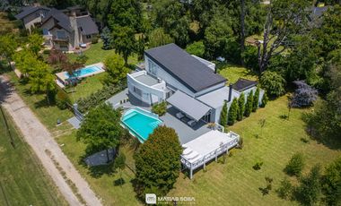 Casa en Sierra De Los Padres - Piscina - Moderna