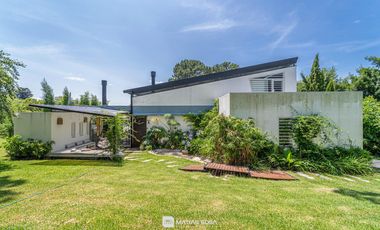 Casa en Sierra De Los Padres - Piscina - Moderna