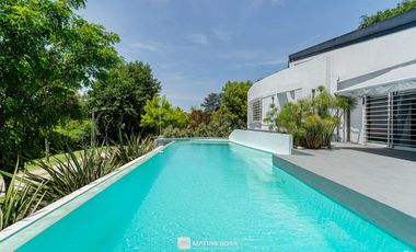 Casa en Sierra De Los Padres - Piscina - Moderna