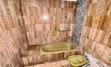 Departamento en venta de dos dormitorios con cochera en La Plata