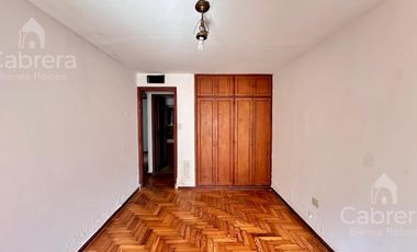 Departamento en venta de dos dormitorios con cochera en La Plata