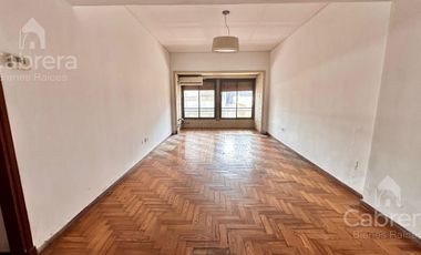 Departamento en venta de dos dormitorios con cochera en La Plata