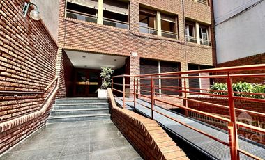 Departamento en venta de dos dormitorios con cochera en La Plata