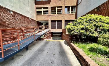 Departamento en venta de dos dormitorios con cochera en La Plata