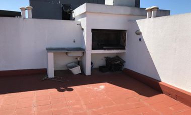 Departamento  3 ambientes con terraza propia y cochera .