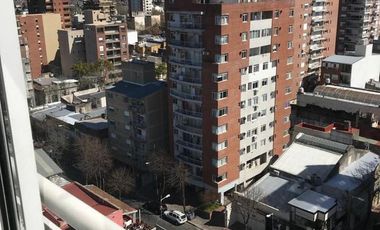 Departamento  3 ambientes con terraza propia y cochera .