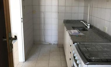 Departamento  3 ambientes con terraza propia y cochera .