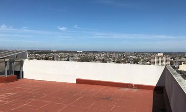 Departamento  3 ambientes con terraza propia y cochera .