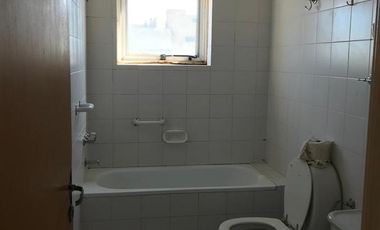 Departamento  3 ambientes con terraza propia y cochera .