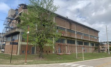 Establecimiento  en Las Palmas de 1874 m2 cub s/ 5201 m2 de Terreno.