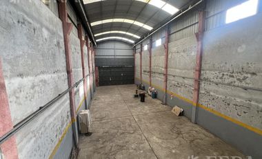 Venta galpón con oficina y baño en Wilde