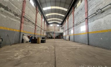 Venta galpón con oficina y baño en Wilde