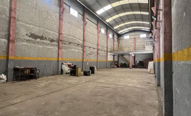 Venta galpón con oficina y baño en Wilde