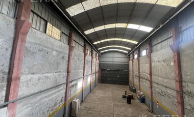 Venta galpón con oficina y baño en Wilde