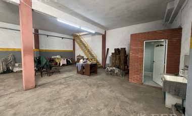 Venta galpón con oficina y baño en Wilde
