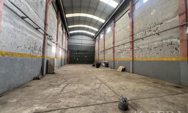 Venta galpón con oficina y baño en Wilde