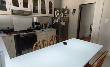 Casa sobre Avenida Parque