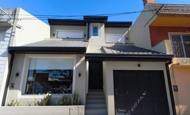 Casa sobre Avenida Parque