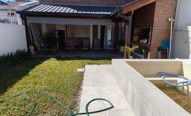 Casa sobre Avenida Parque