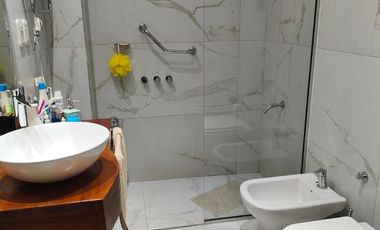 Casa sobre Avenida Parque