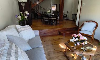 Casa sobre Avenida Parque