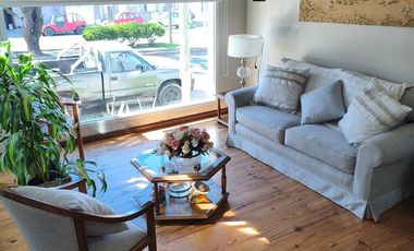 Casa sobre Avenida Parque