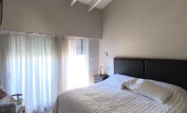 Casa sobre Avenida Parque