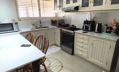 Casa sobre Avenida Parque