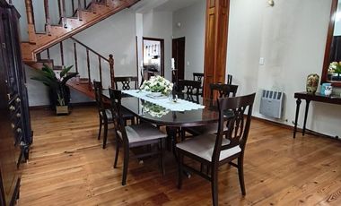 Casa sobre Avenida Parque