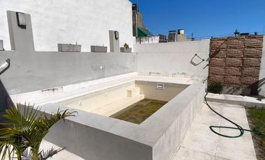 Casa sobre Avenida Parque