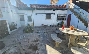 Casa en venta de 2 dormitorios en Granadero Baigorria, garaje, patio y quincho
