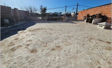 Casa en venta de 2 dormitorios en Granadero Baigorria, garaje, patio y quincho
