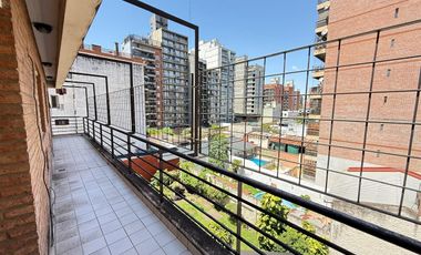 Amplio departamento de 3 dormitorios + dependencia en Salta al 700, Barrio Norte