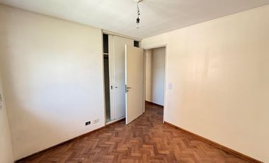 Amplio departamento de 3 dormitorios + dependencia en Salta al 700, Barrio Norte