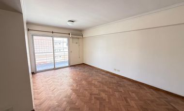 Amplio departamento de 3 dormitorios + dependencia en Salta al 700, Barrio Norte